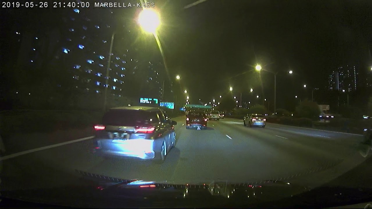 Changing lanes without signalling and checking blind spots