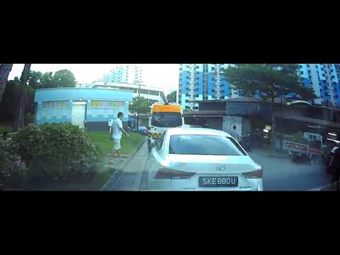 SKE880U fatty driver park inconsiderately close and jutting out to have dinner