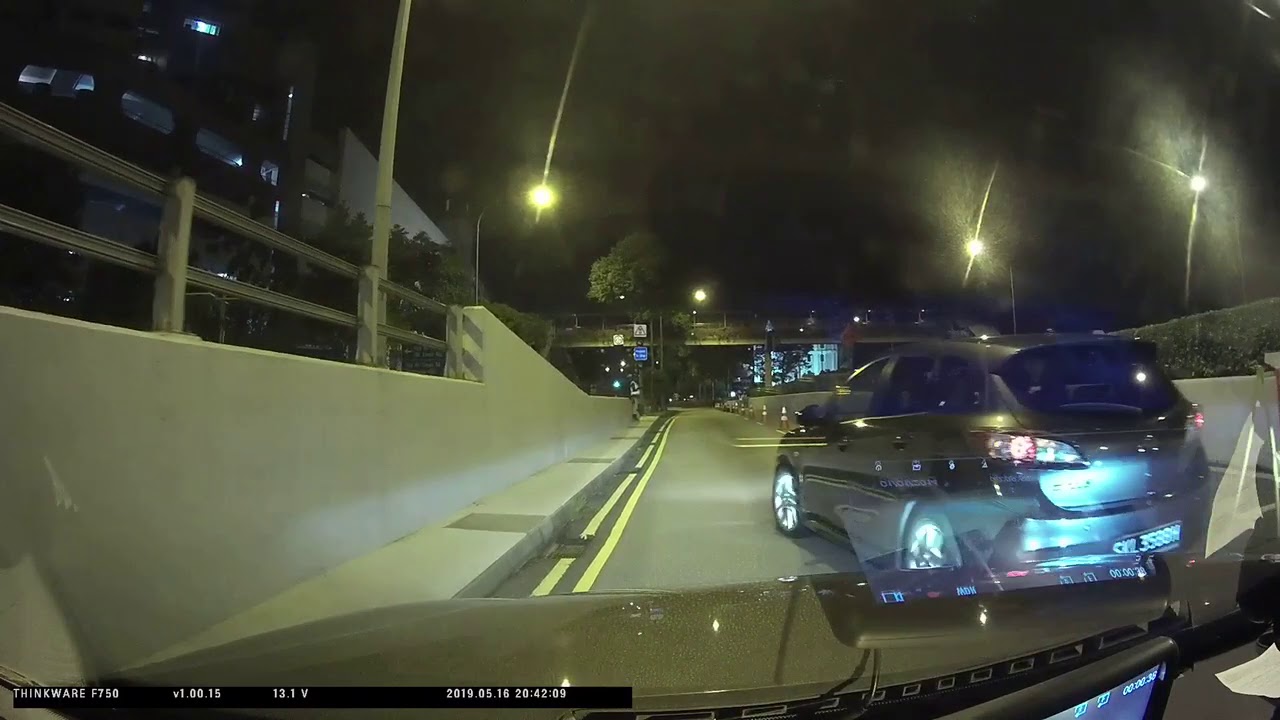 Inconsiderate driver SKL3588H overtaking dangerously without checking blindspot