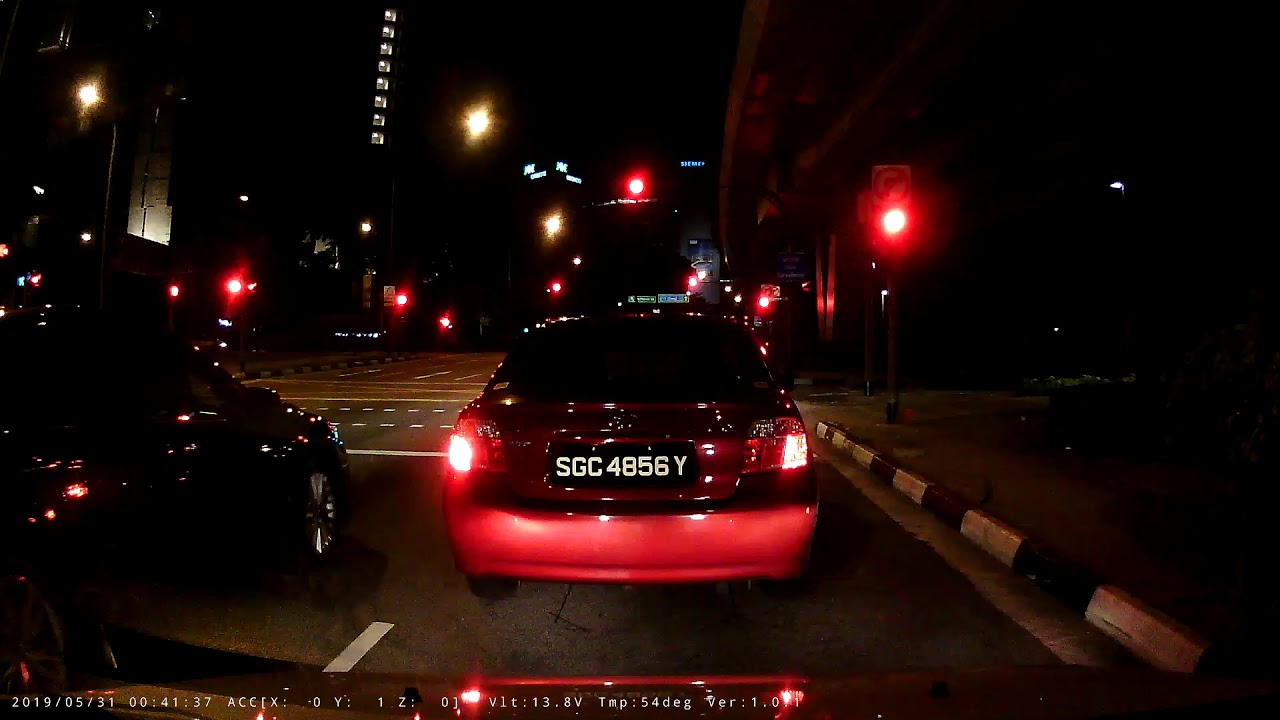 Beat Red Light at along Jln Toa Payoh before turn right to Bendemeer Road (MOM)