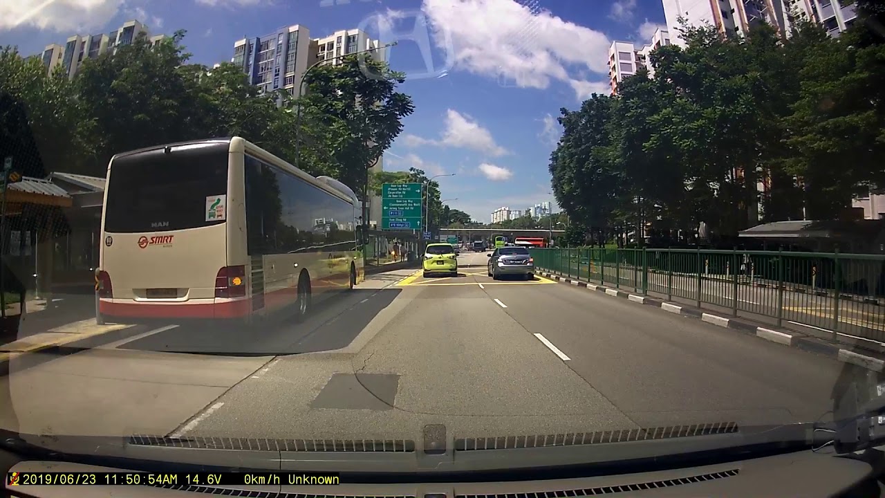 SLL950C: Driver turned into the wrong lane