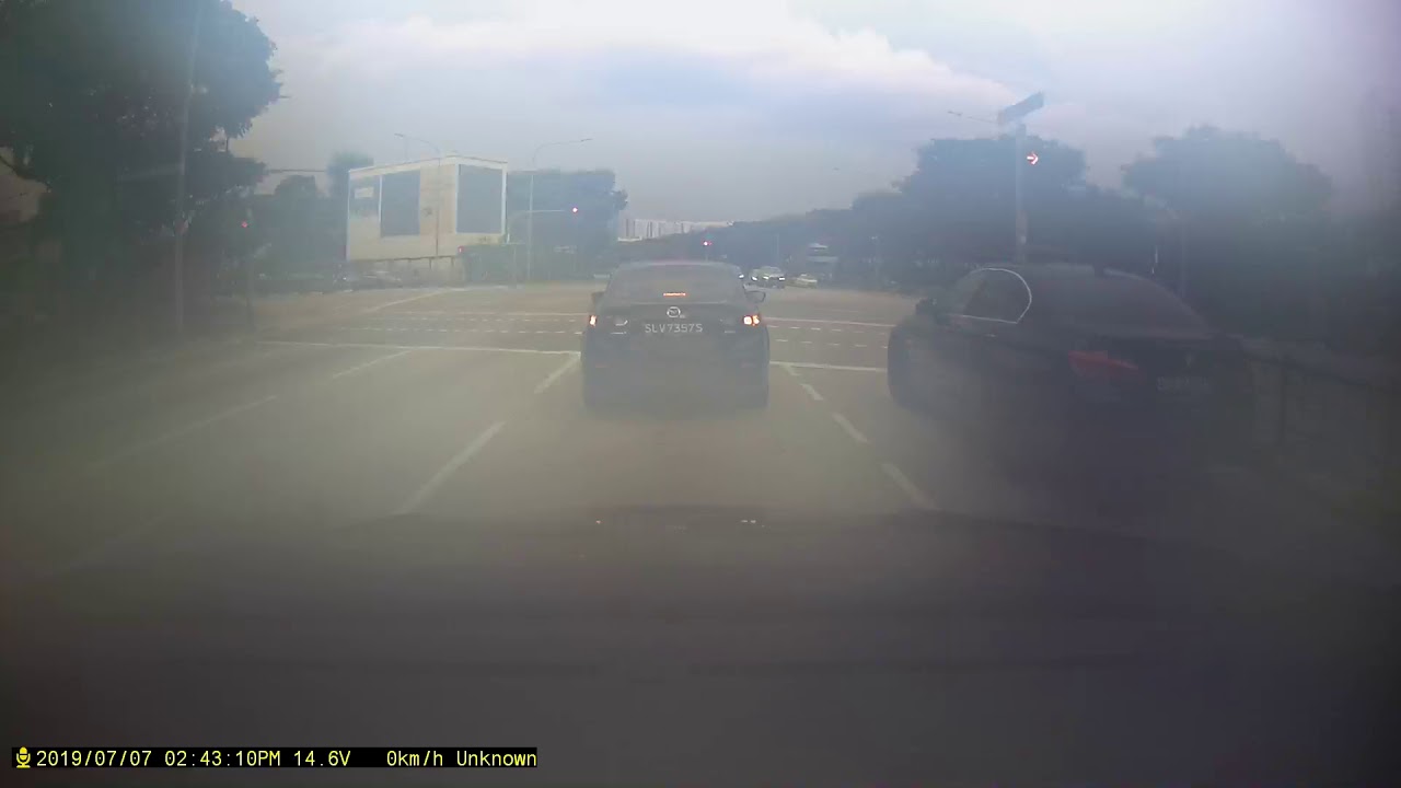 SLK7681M Filtering into main road without slowing or checking