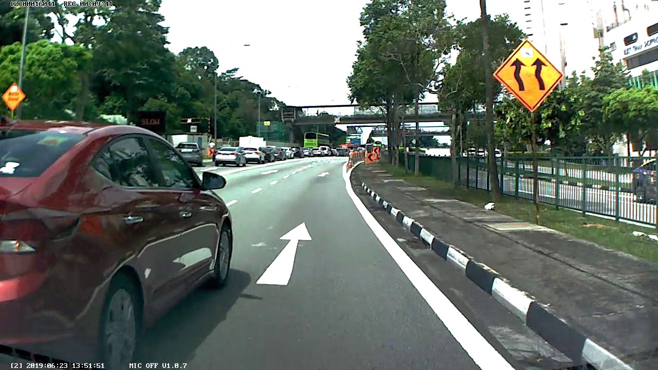 SMH8825M Slowly cutting across all 4 lanes