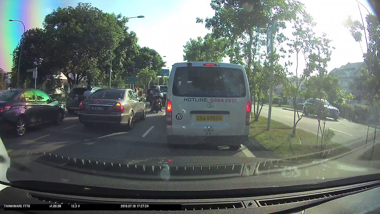 yc181 Van GBA9390  rear ended Merc GLA200