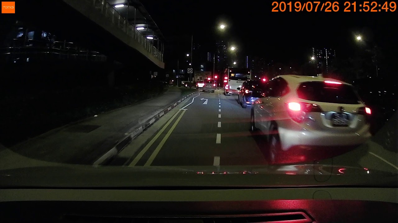 PA7475Y PA7475Y Speeding “Kidnap Van” almost skidded due to traffic light