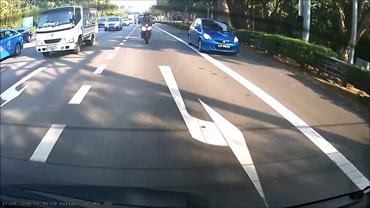 SJF3824U Driving on AYE road shoulder before Alexandra Road exit