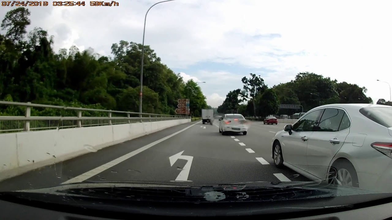 SLW8010E Changing lanes without looking