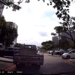 GZ6505B Lorry driver dashes out almost cause accident