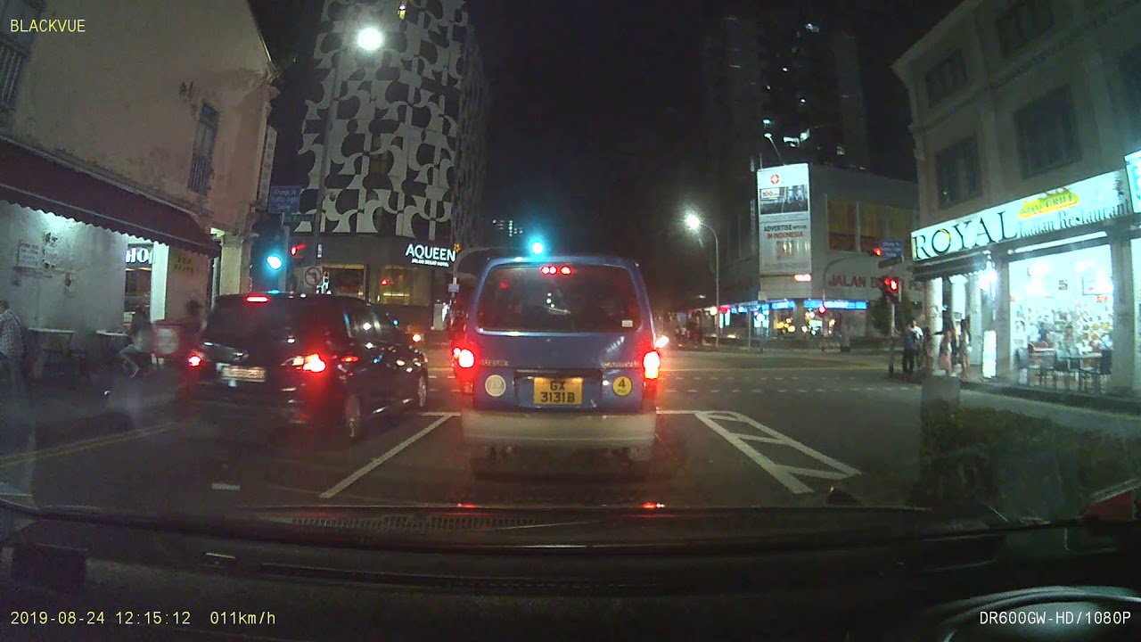 Dunno Reckless Driver Goes Past Red Light