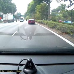 SMH556S Bad Driving Etiquette – Spraying of Windshield Wash Fluid