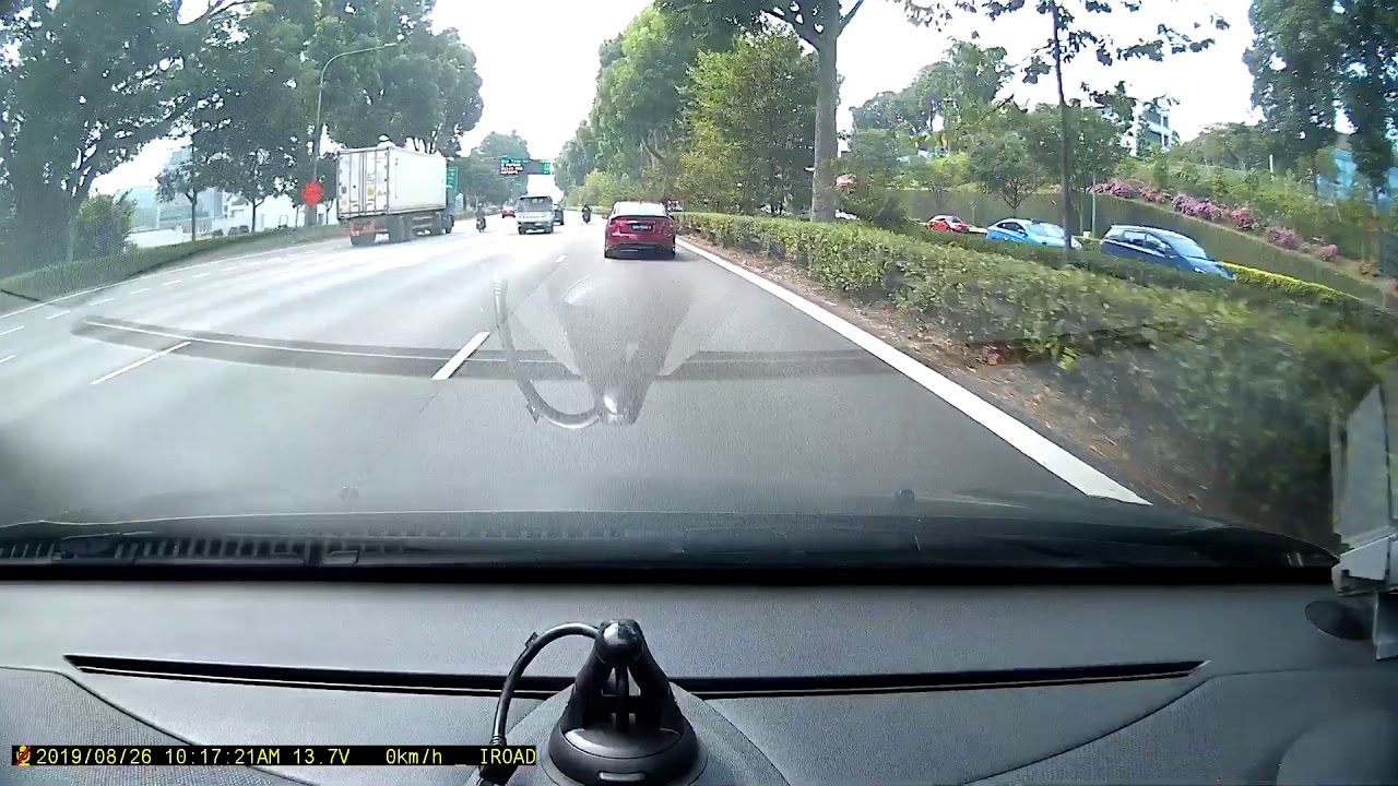 SMH556S Bad Driving Etiquette – Spraying of Windshield Wash Fluid