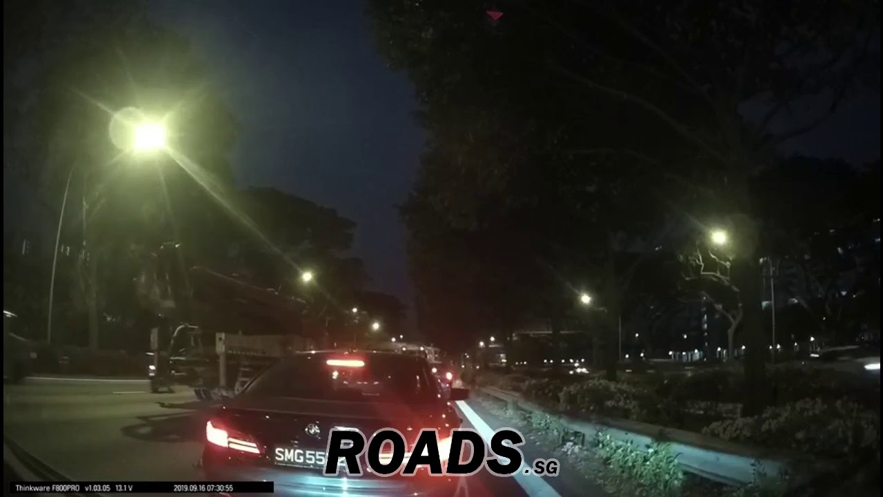 25-year-old motorcyclist taken to hospital after accident on PIE