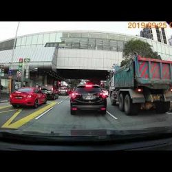 SKT7521G Driver Changing Lanes Recklessly