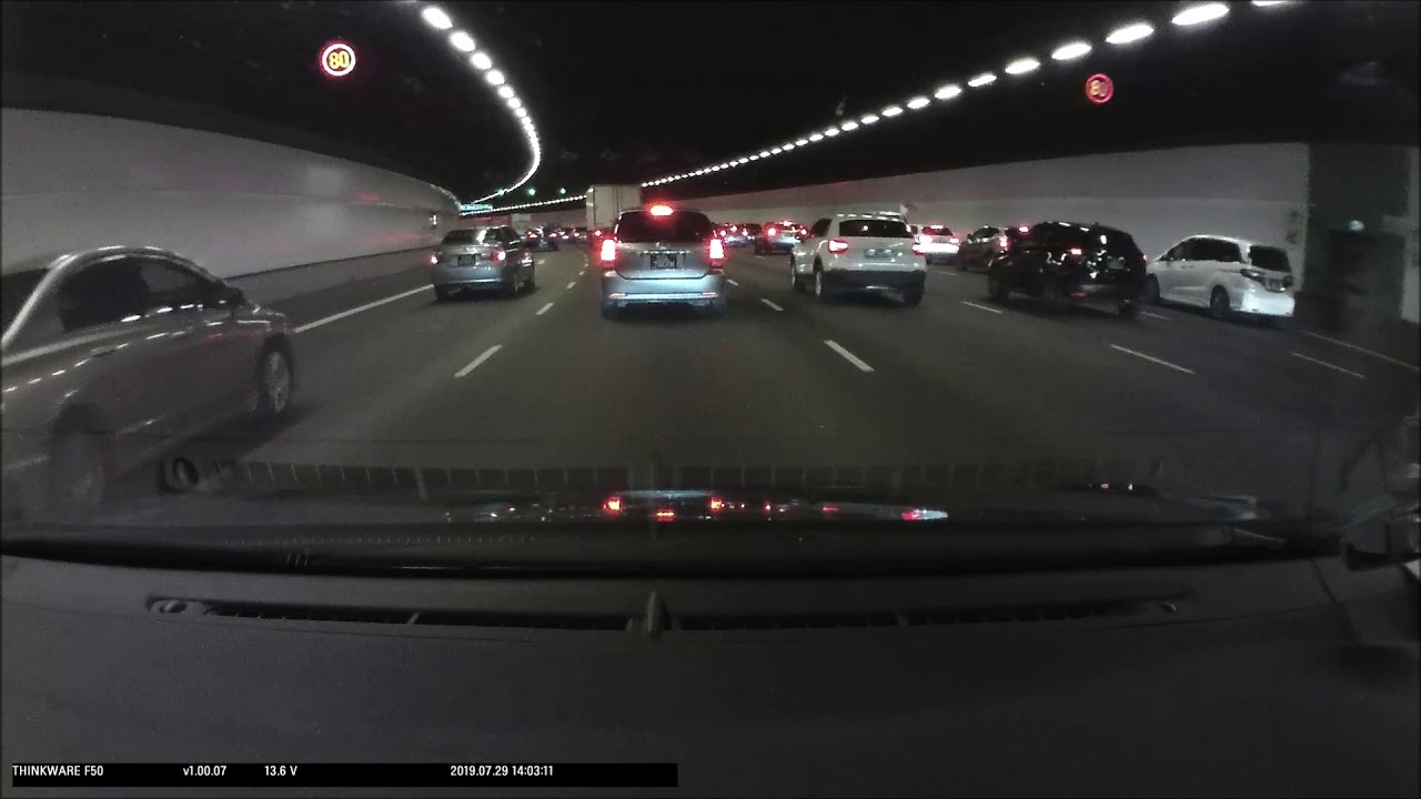 SKJ9709Y Inconsiderate lane change by black Merc E300