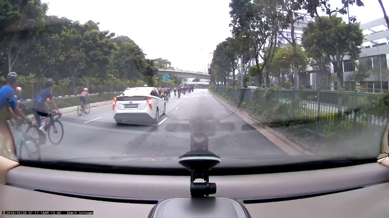 Group of cyclist and car merging but turned out fine