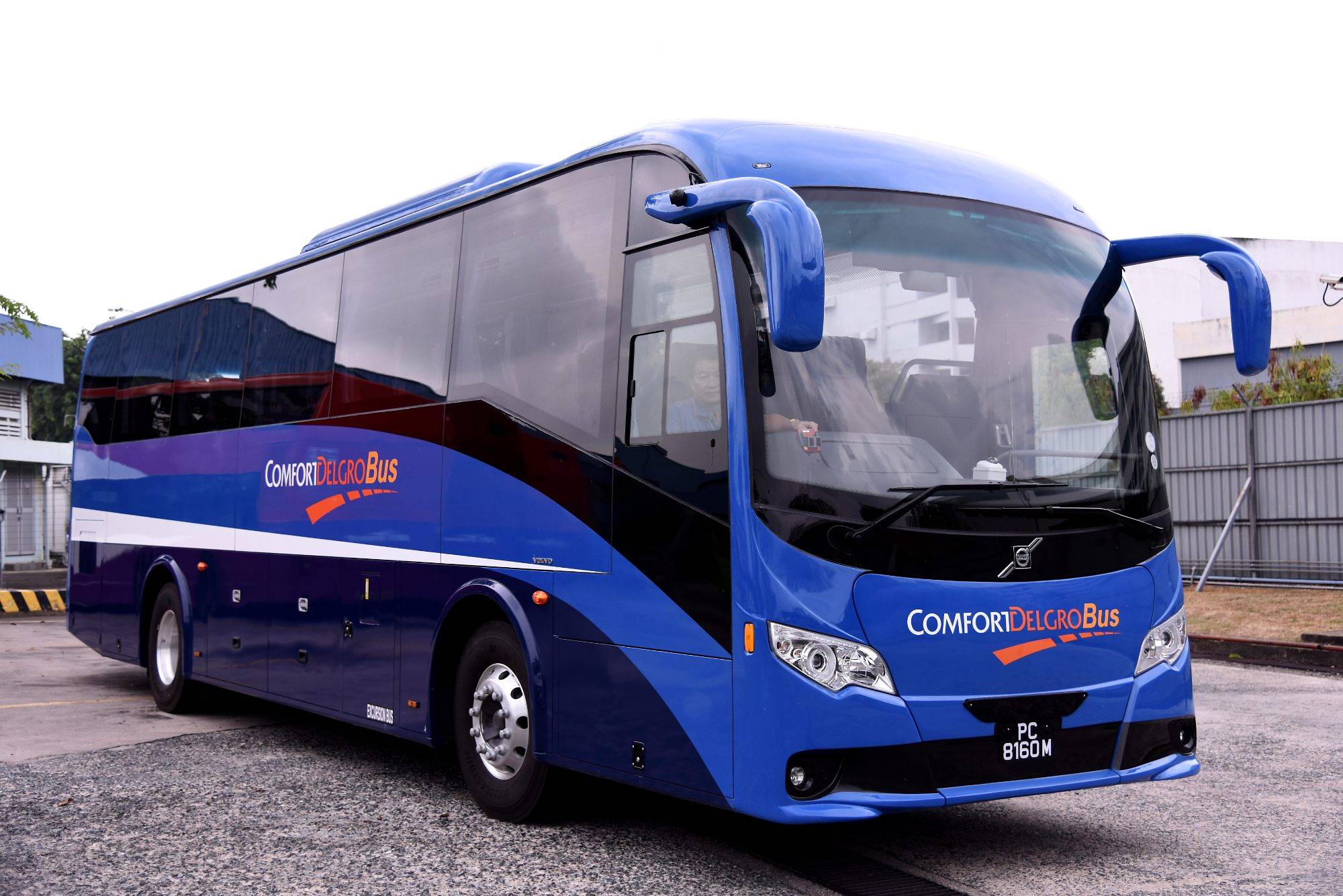 comfortdelgro-bus-to-operate-the-first-volvo-b8r-bus-that-comes-equipped-with-a-collision-warning—emergency-brake-feature-in-singapore