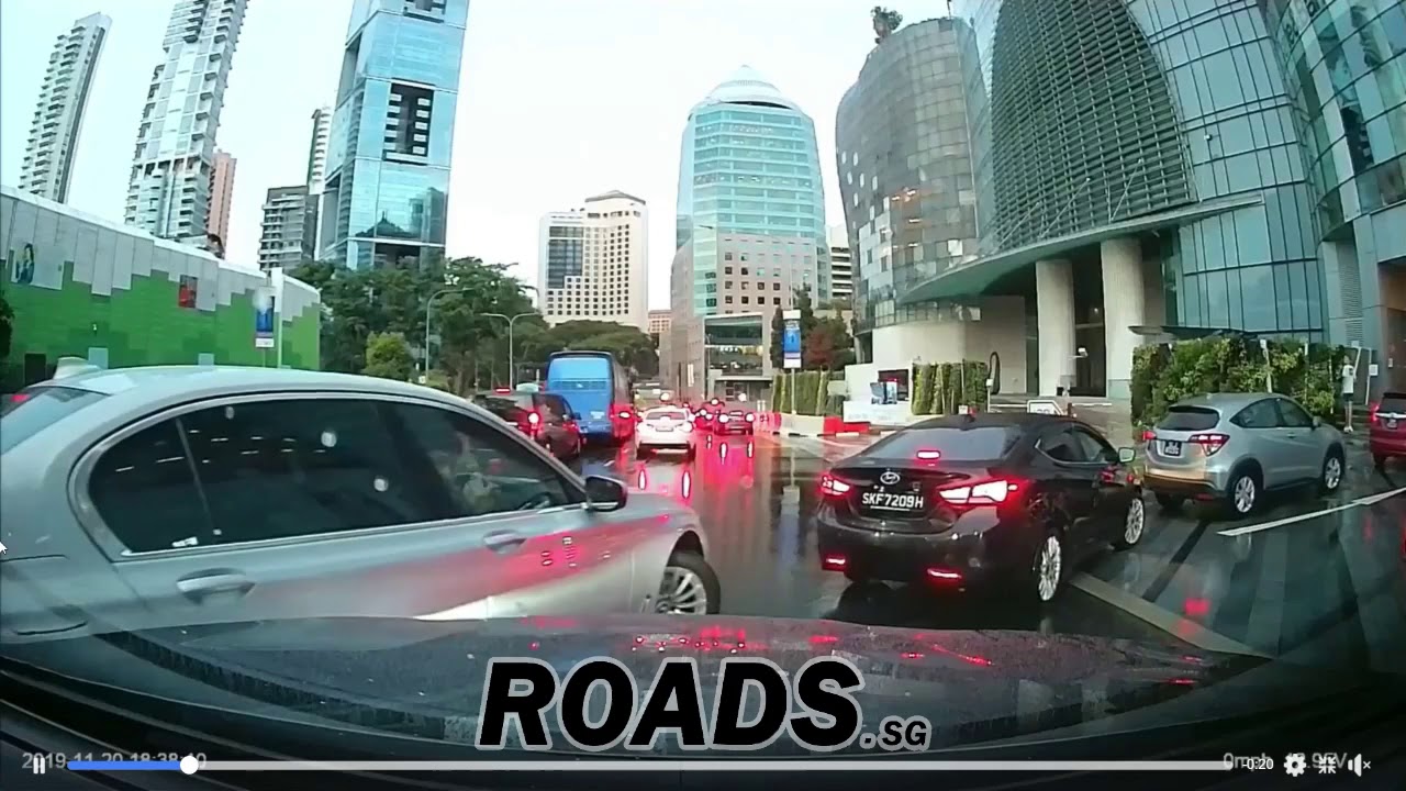 BMW SKP831D driver turning from a wrong lane and middle fingers