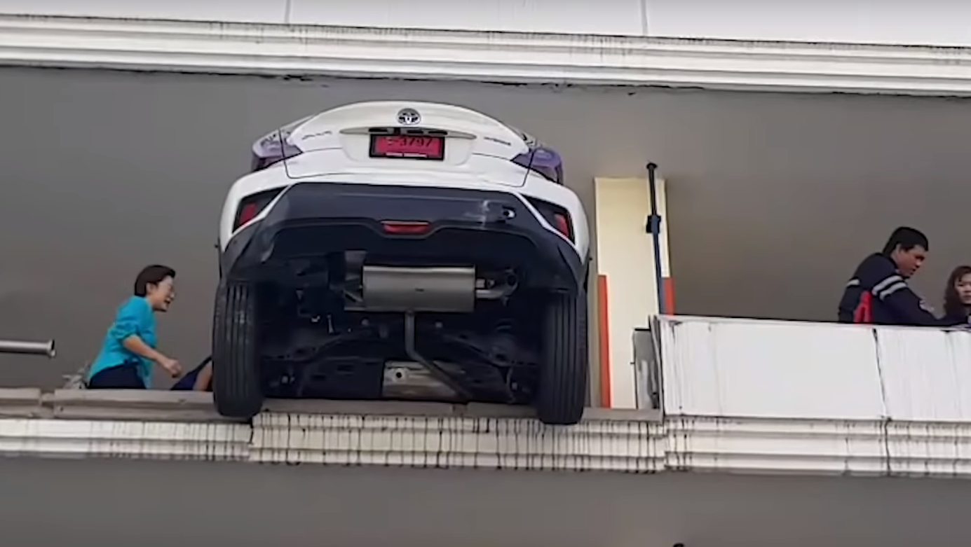 car falling off