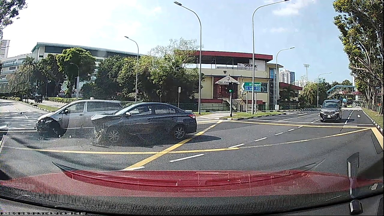 2 Private Hire Cars Collide on CNY