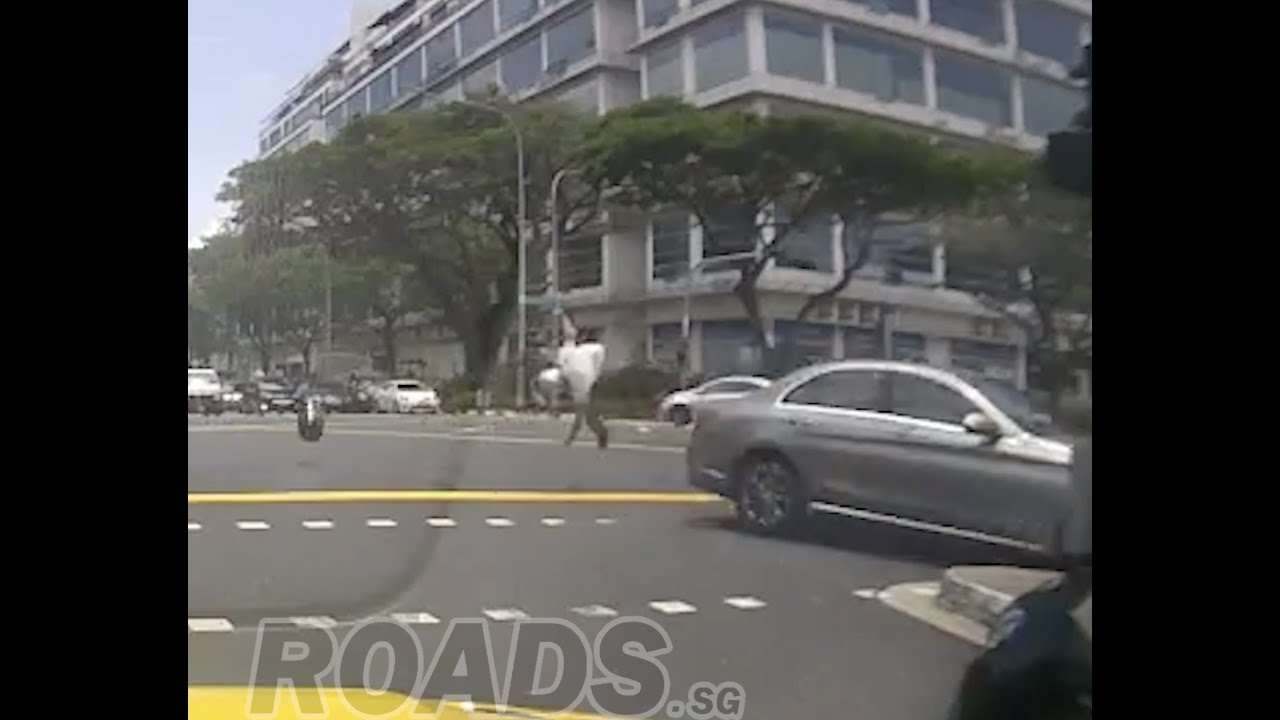 Accident at the junction of AMK Ave 5