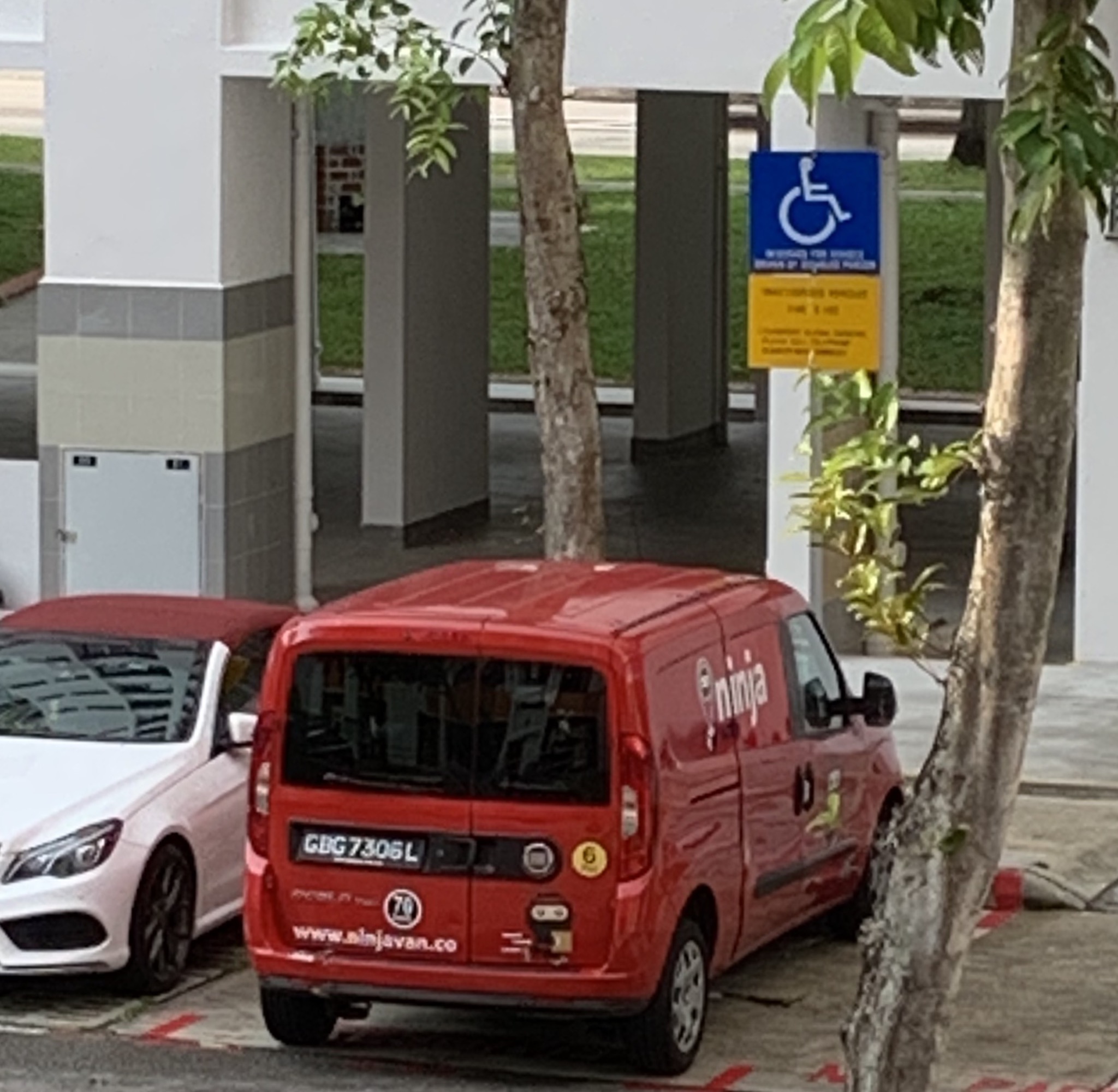 B72E8374-5B90-487B-AA89-27F39C47D9B2