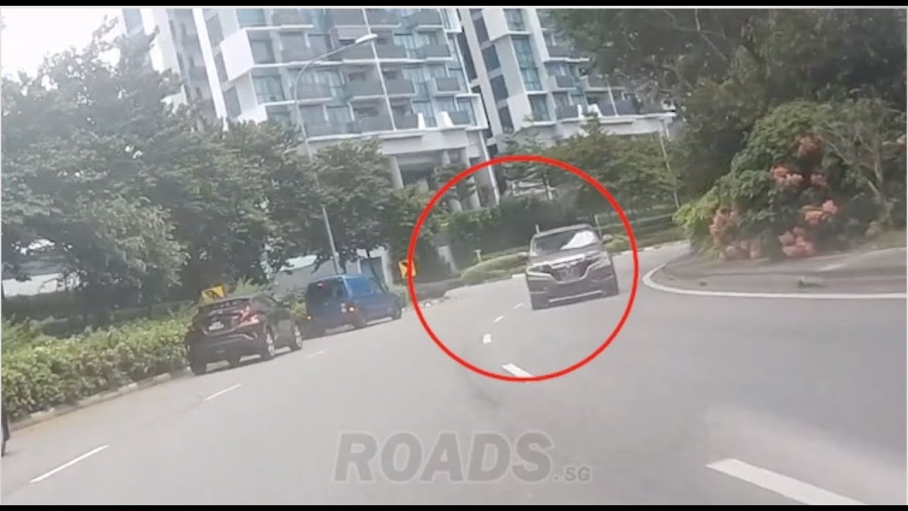 Honda Vezel driving against traffic, almost colliding head-on