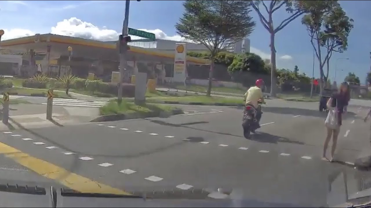 PHV Honda Shuttle failed to give way to young lady and knocked her down