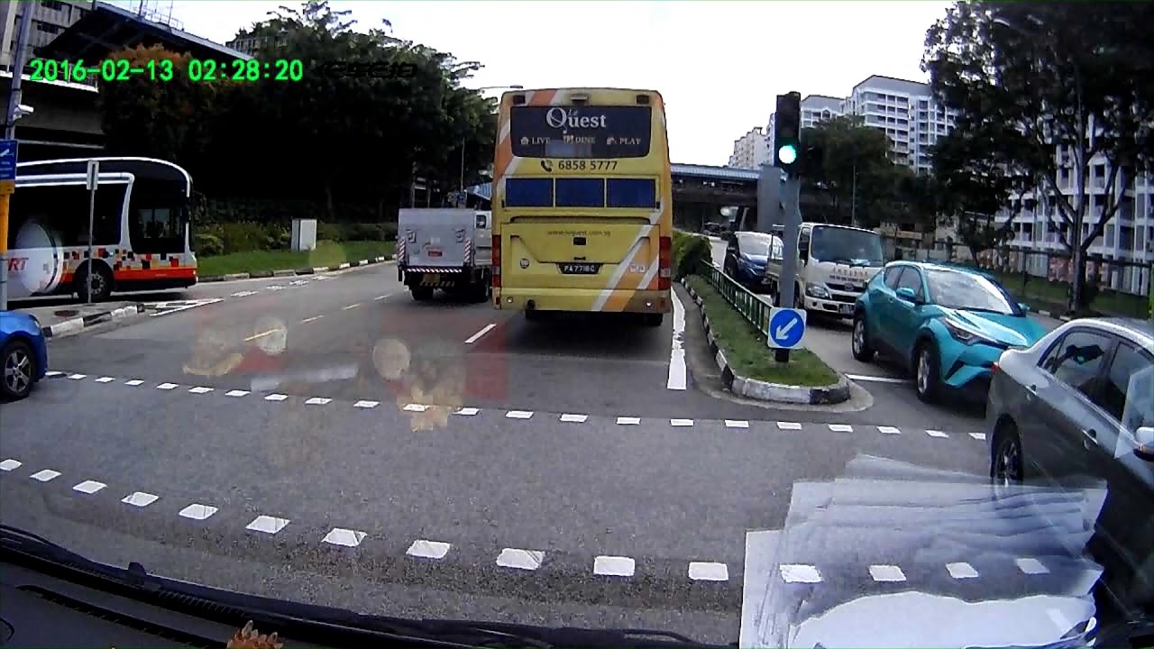 Bus driver of PA7716C driving dangerously along Woodlands Ave 7