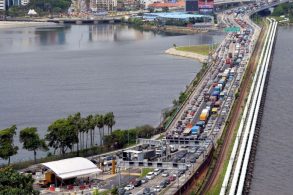 Singaporeans may be allowed to enter Malaysia without ...