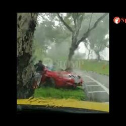 Kind passer-by helps taxi uncle who skidded on PIE