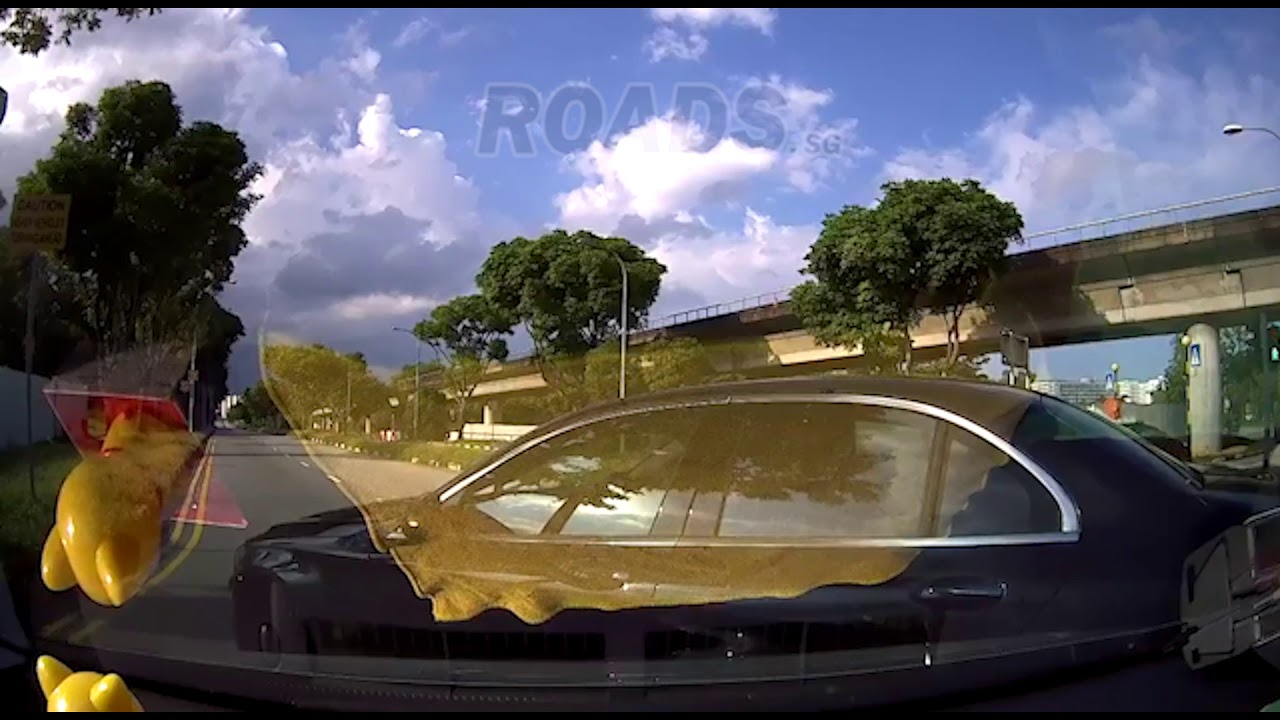 Mercedes #SLE1380C making illegal u-turn along Tampines Ave 9