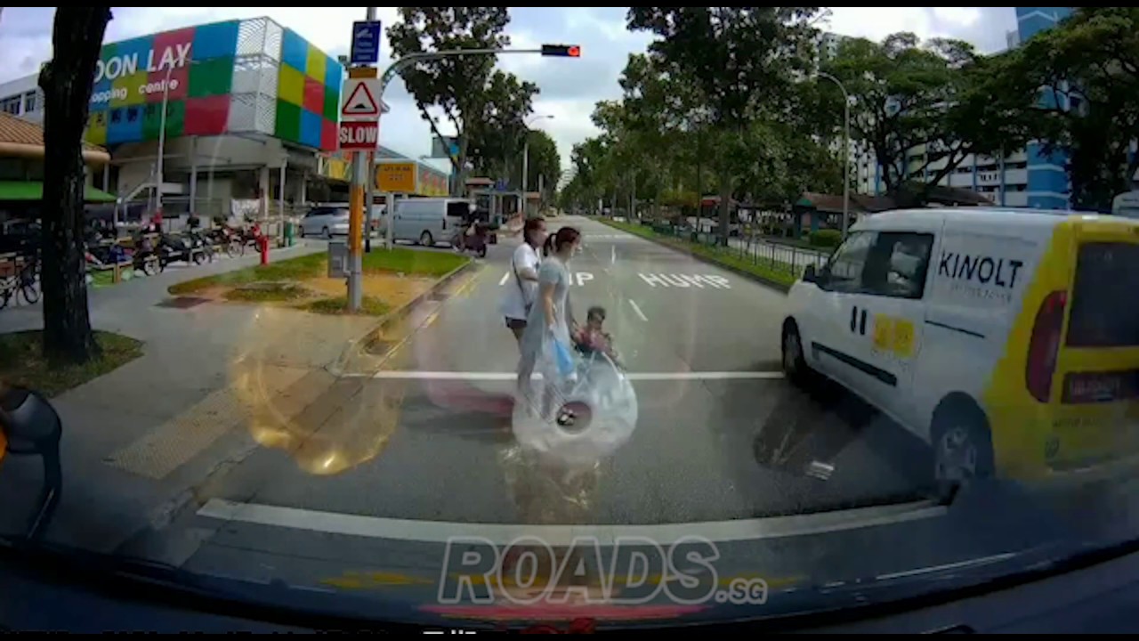 Van beats red light; close shave with baby in stroller at Boon Lay place