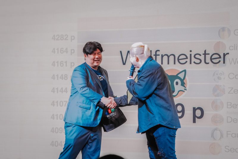“Wolfmeister” collecting his prize for winning the Mentimeter mini-game